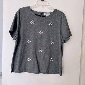 🌸Grey top with short sleeve